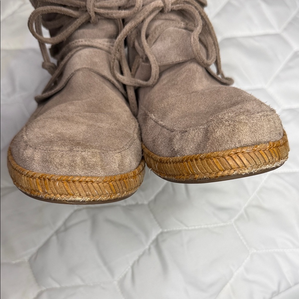 UGG Women’s Suede Reid Boots - Picture 7 of 9